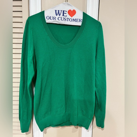 Banana Republic Green Sweater. Size Medium. Never worn. - Picture 1 of 4